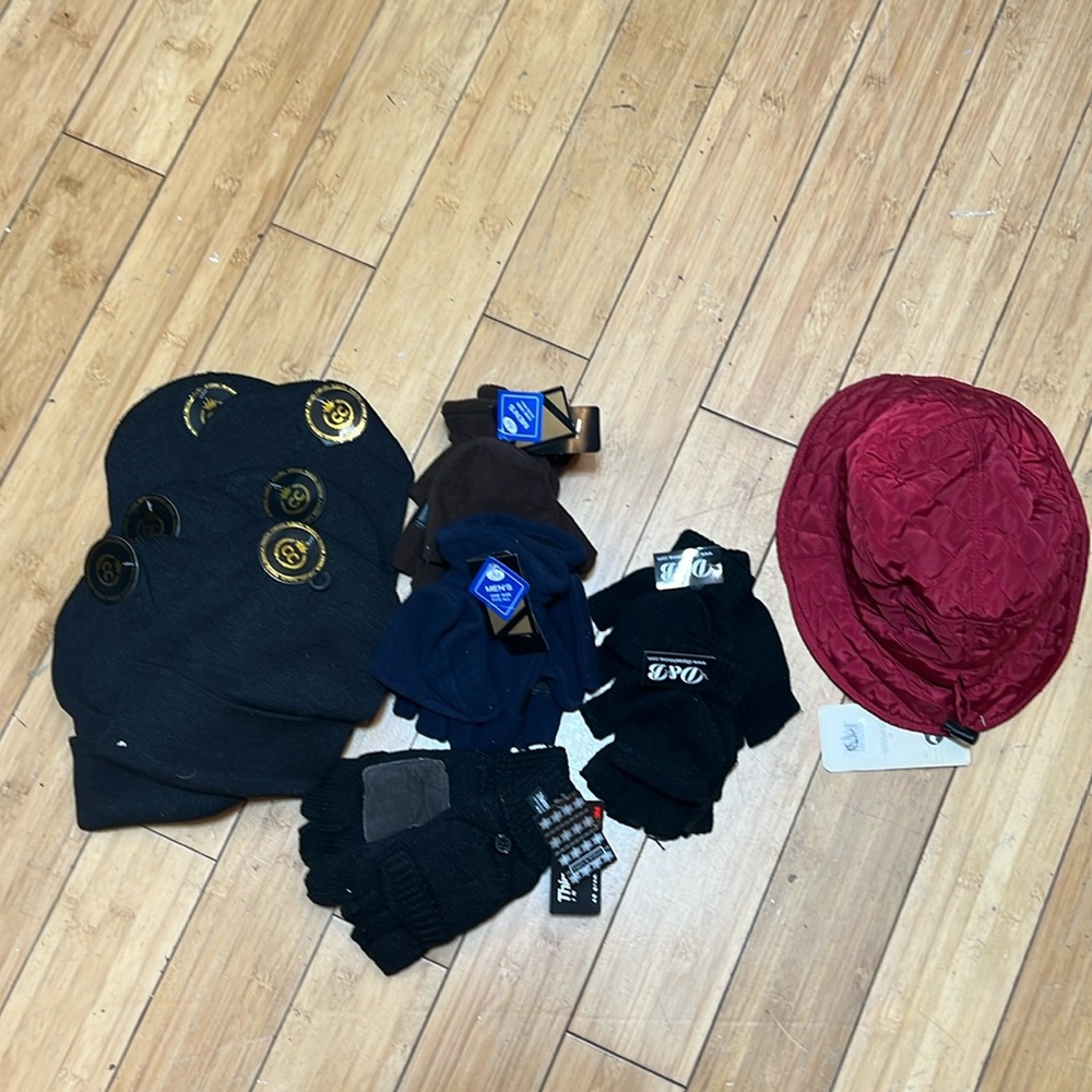 Men’s/Women’s winter hats and gloves- 12- items